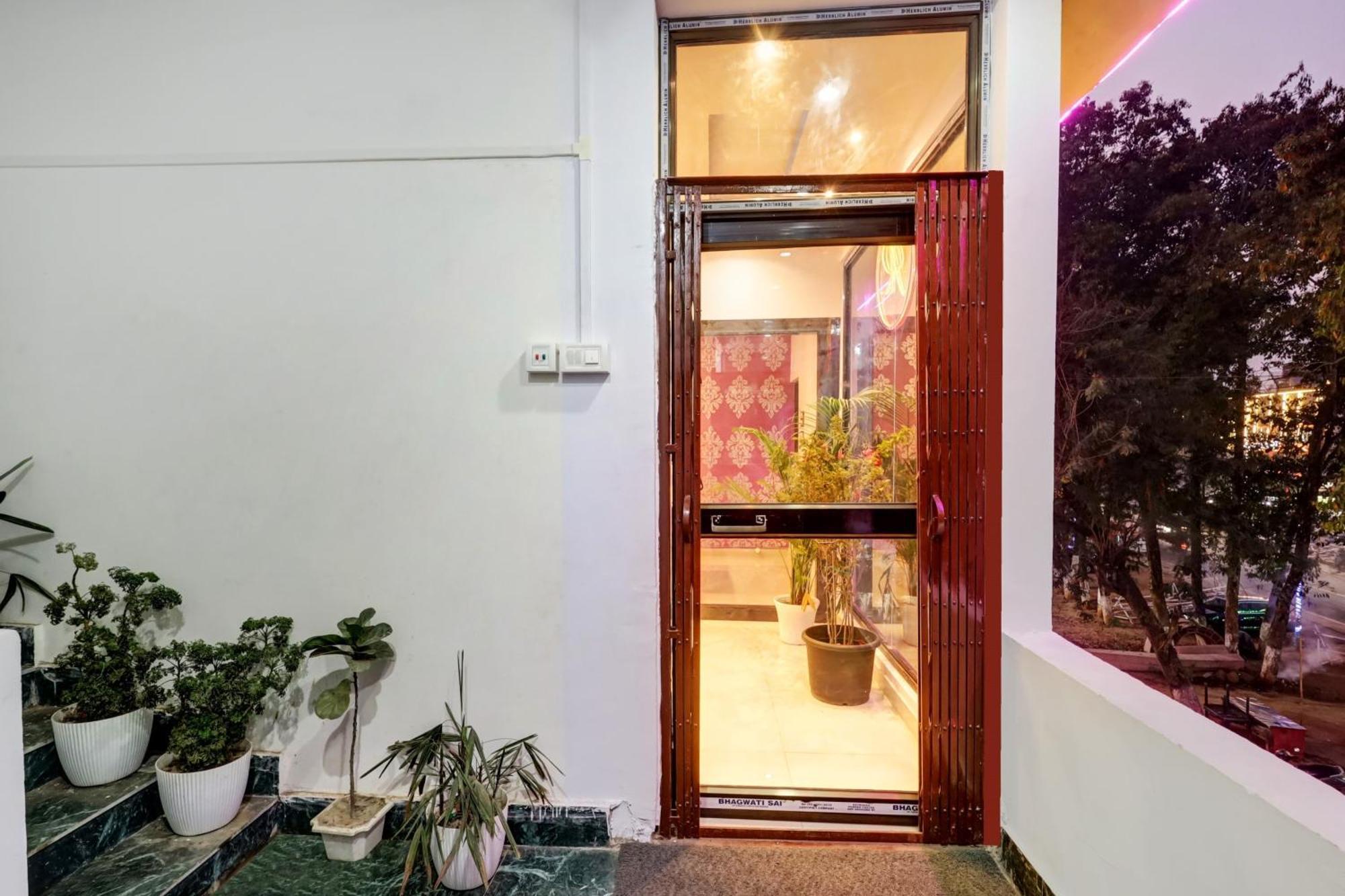 Collection O Ashirbad Lodge Guwahati Buitenkant foto