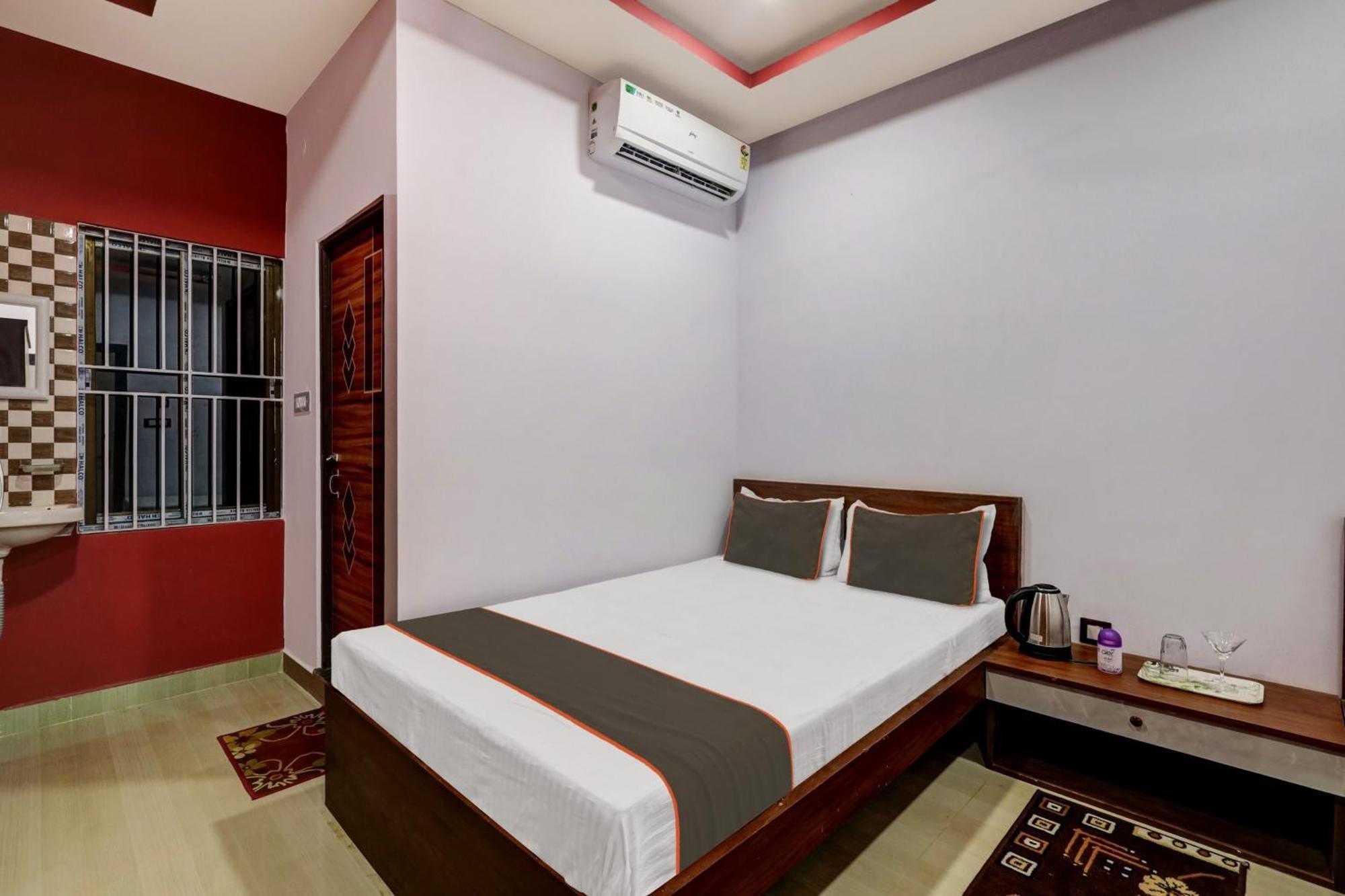 Collection O Ashirbad Lodge Guwahati Buitenkant foto