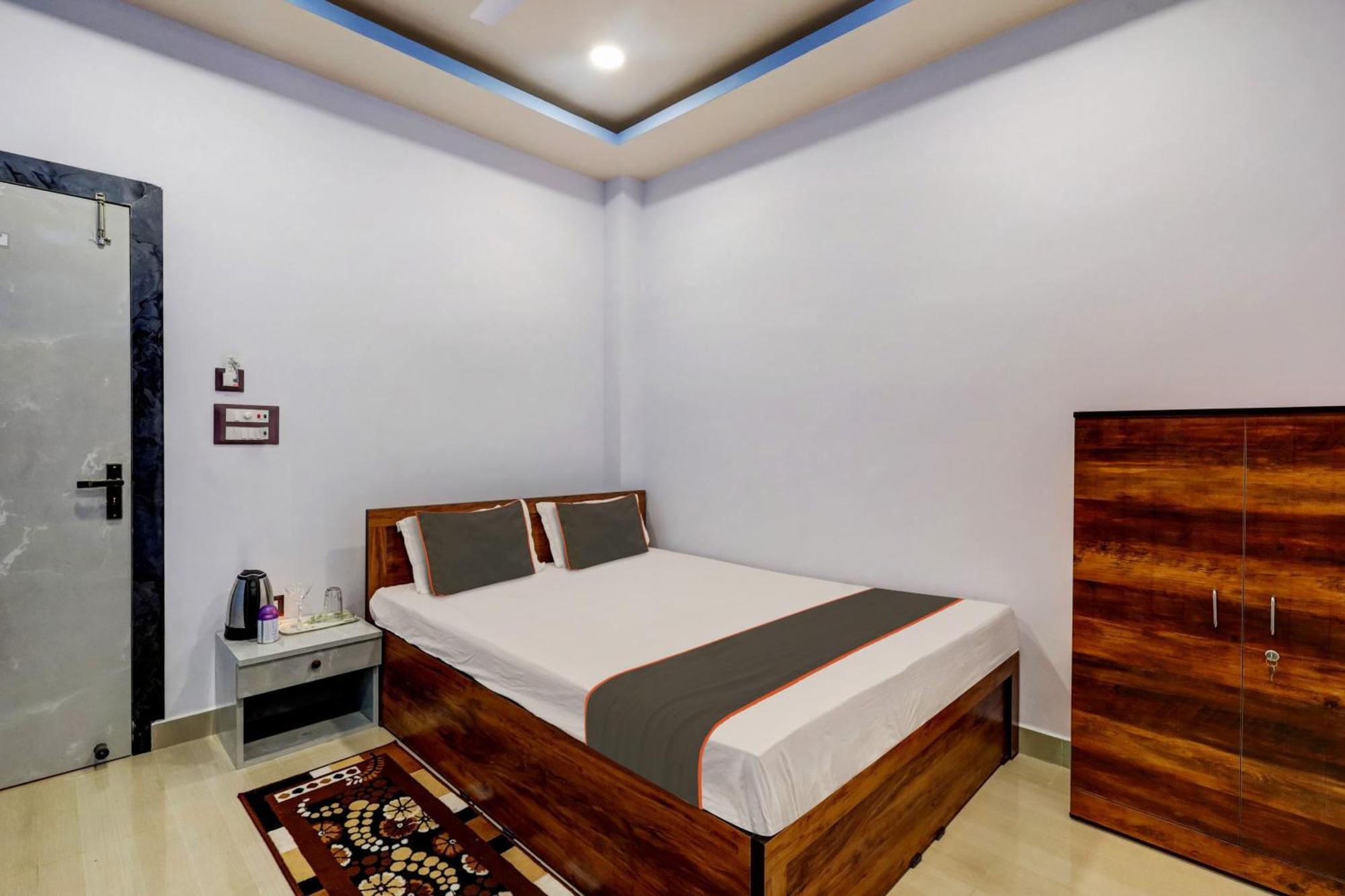 Collection O Ashirbad Lodge Guwahati Buitenkant foto