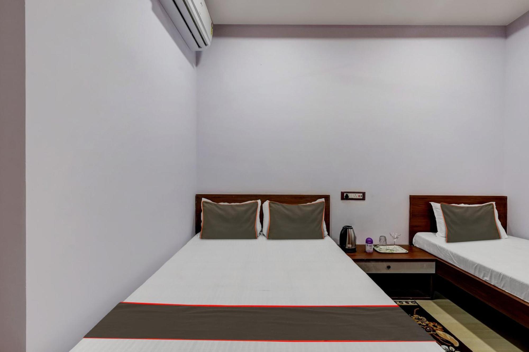 Collection O Ashirbad Lodge Guwahati Buitenkant foto