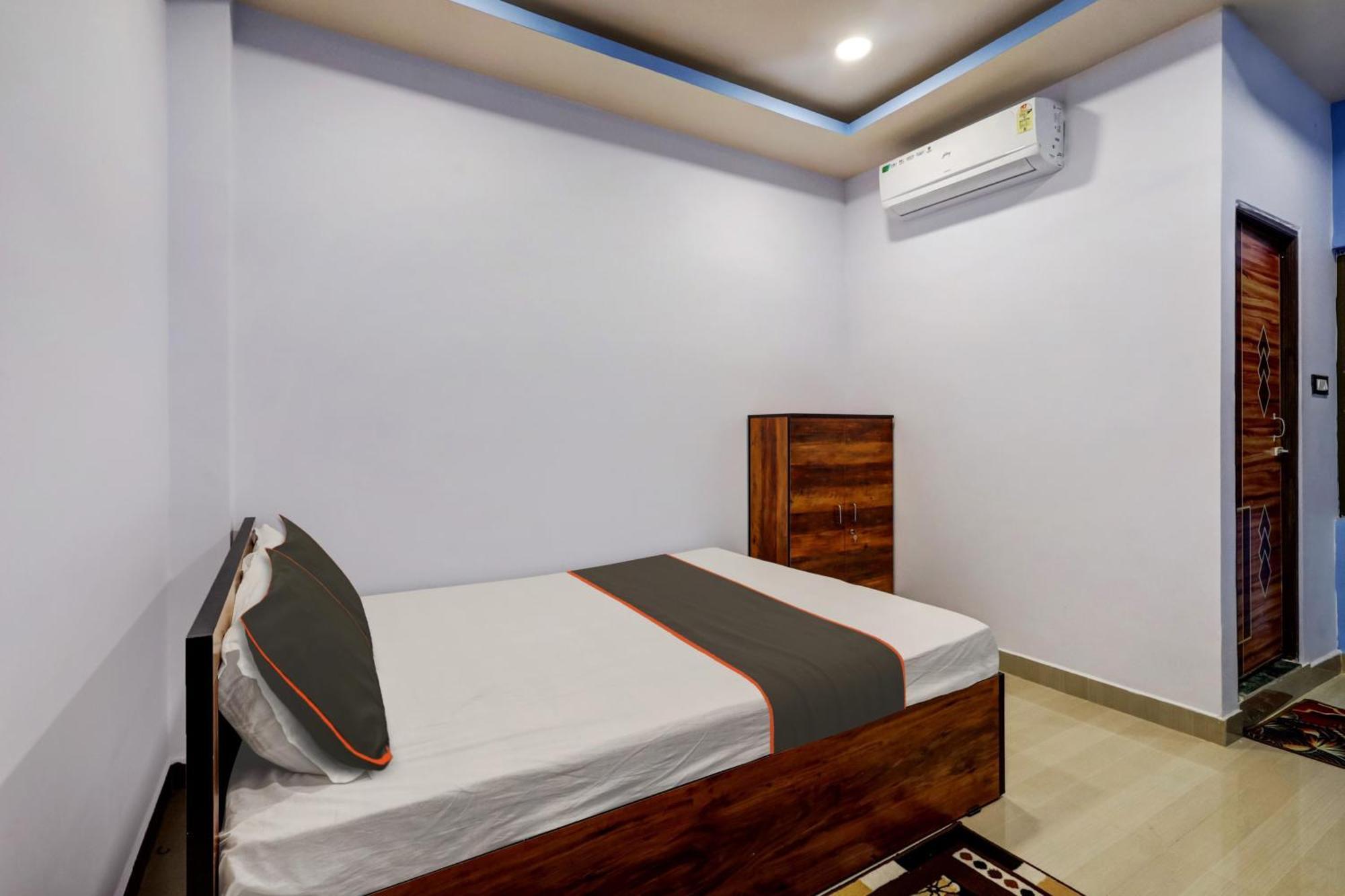 Collection O Ashirbad Lodge Guwahati Buitenkant foto