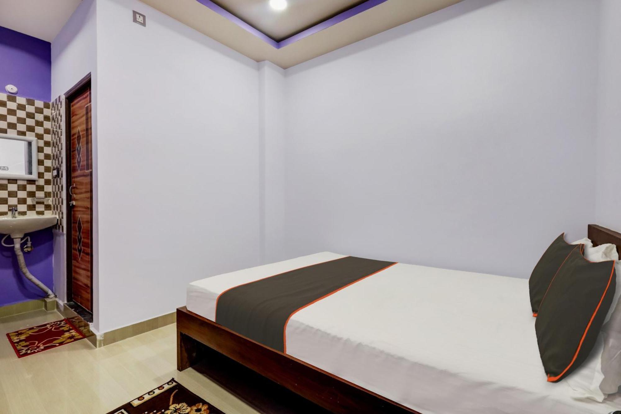 Collection O Ashirbad Lodge Guwahati Buitenkant foto